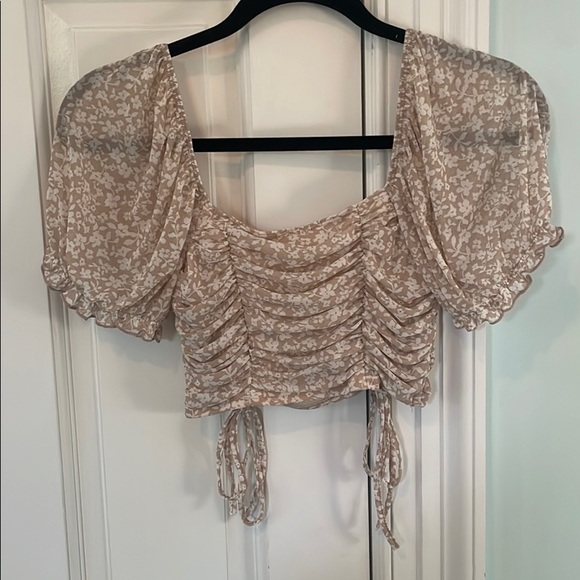 Le Lis Blush Pink and White Floral Crop Top - Picture 2 of 2